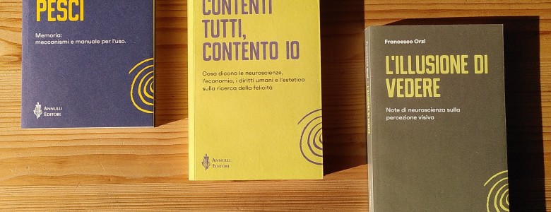 i libri della collana Spirali su un tavolo di legno